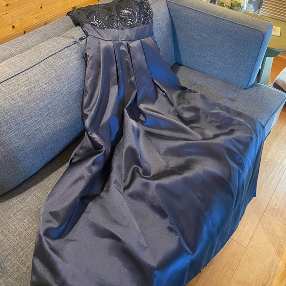 Eliza J Elegant Midnight Blue Gown with pockets! - Picture 3 of 5